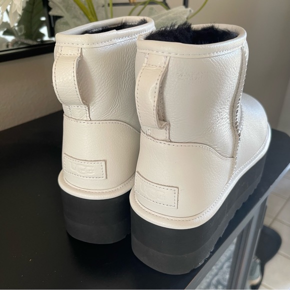 UGG Classic Mini Platform Ultra Matte White Leather - Picture 3 of 11
